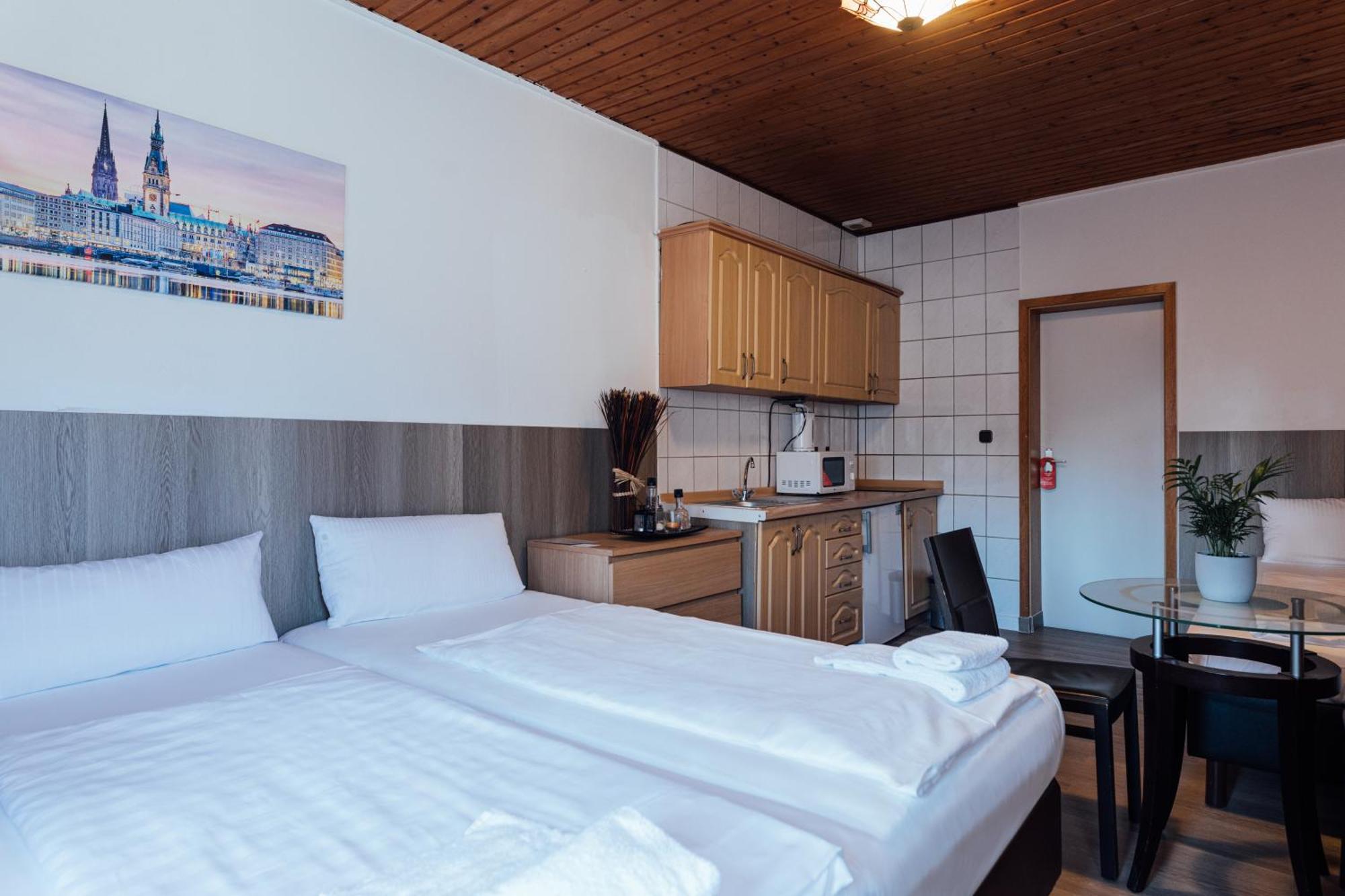 Hotel Hanseat Hamburg Exterior photo